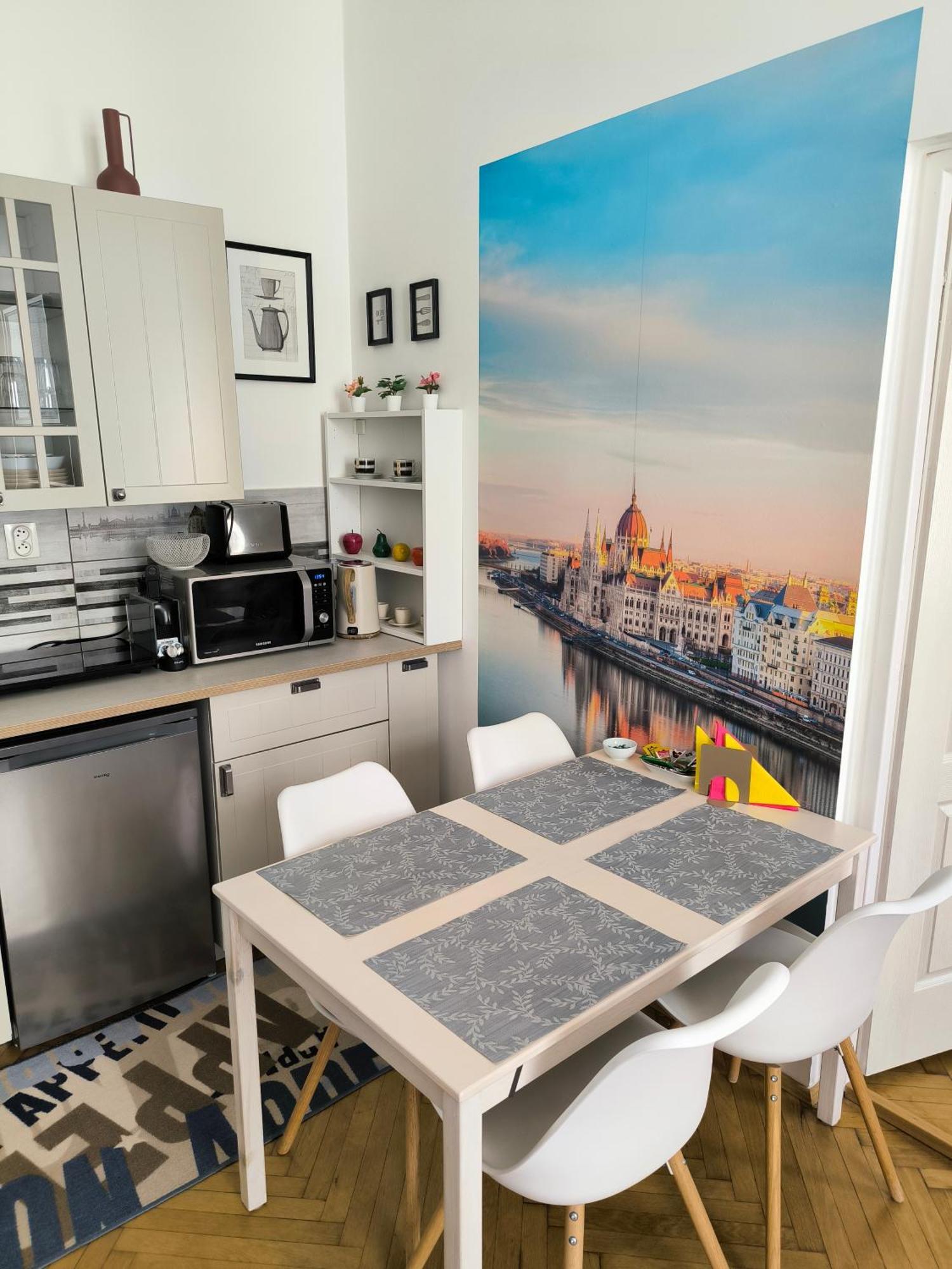 Margaret & Violet Apartments - Peaceful Stay Downtown Budapest Room photo